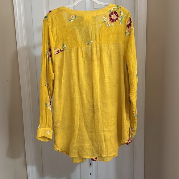 Fig and Flower Yellow Boxy Blouse with Relaxed Fit - Picture 4 of 4